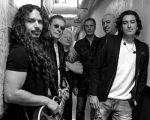BW-band-400x320.jpg